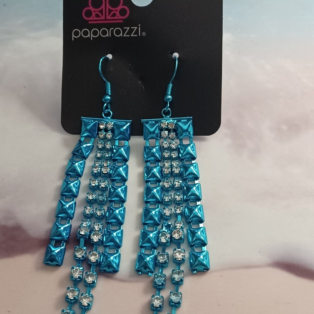 NWT PAPARAZZI ELECTRIC BLUE RHINESTONE PRINCESS EARRINGS